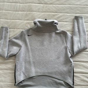 Nike turtle neck sweater in great conditions